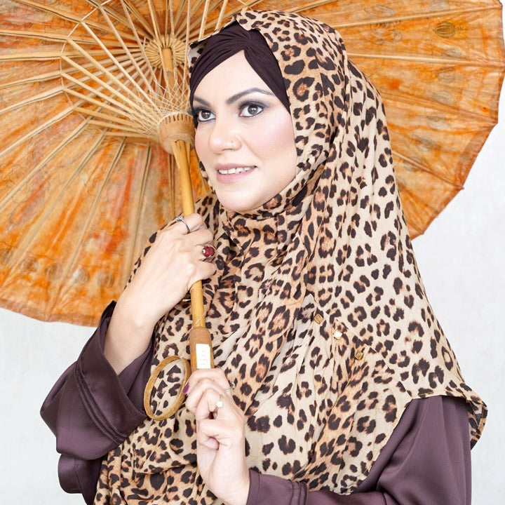 COWLNECK PINLESS | COFFEE LEOPARD - A LAWN